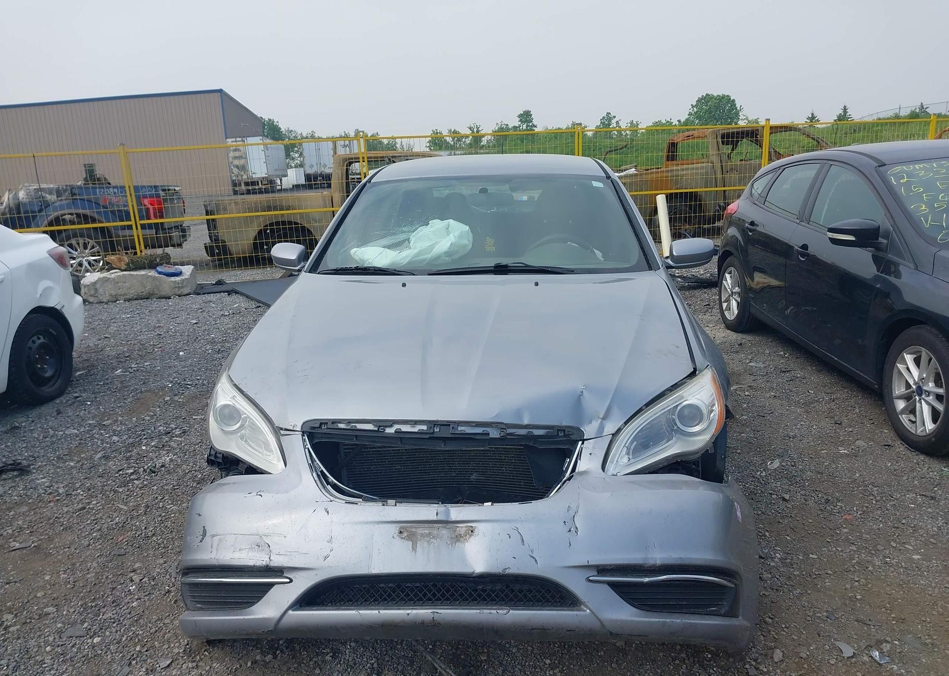 2013 CHRYSLER 200 LX