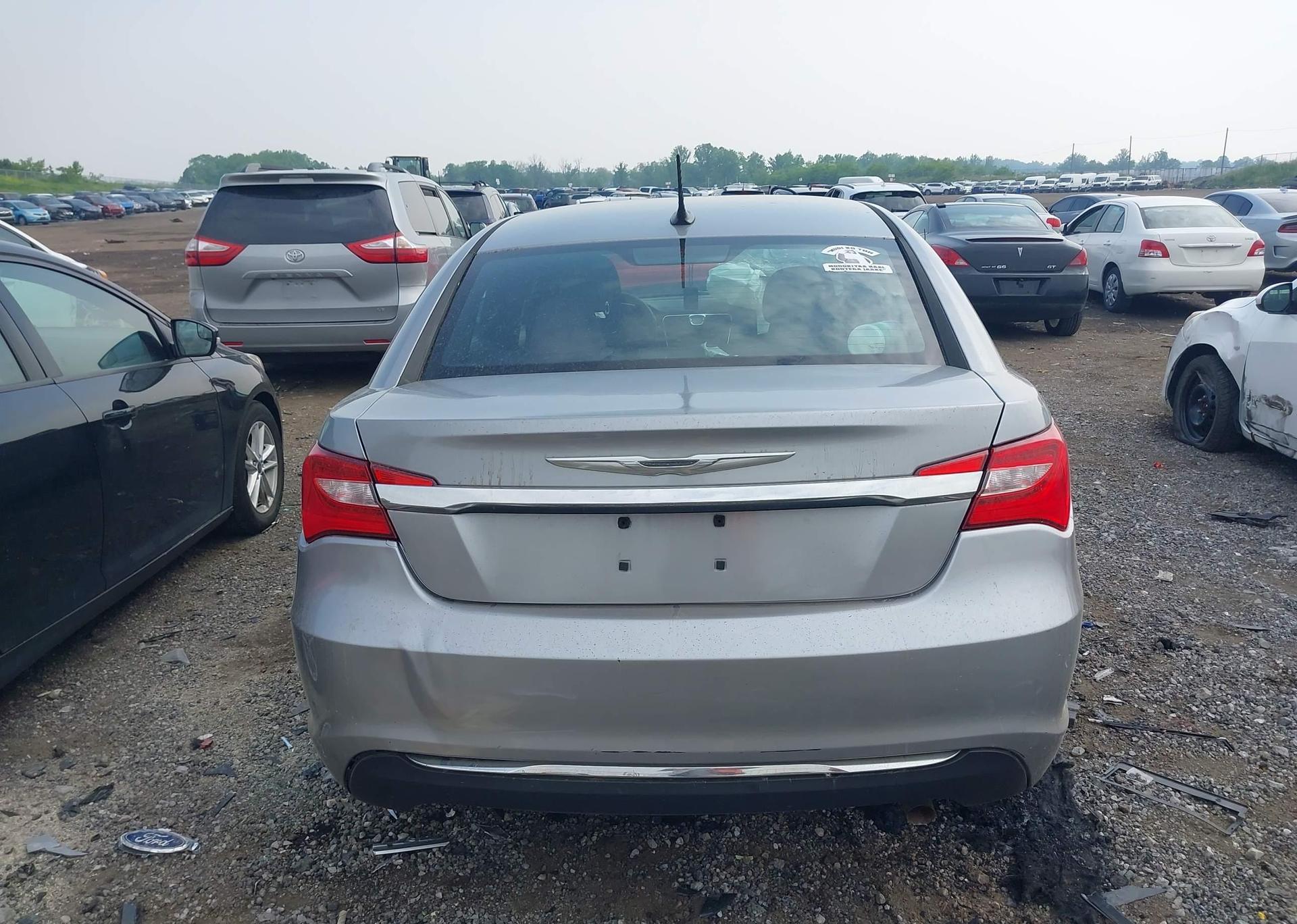 2013 CHRYSLER 200 LX