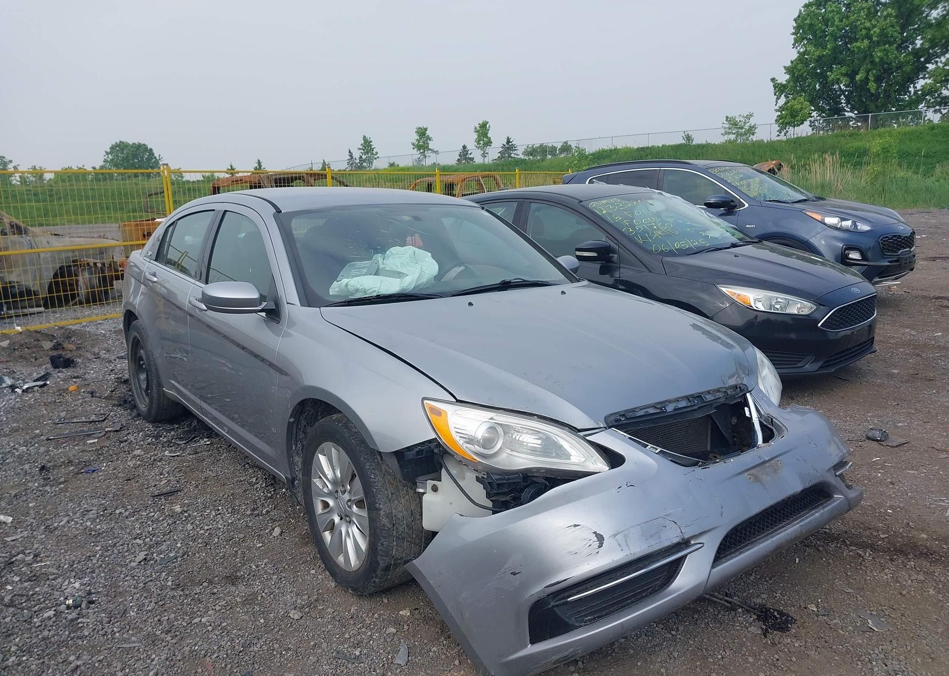 2013 CHRYSLER 200 LX