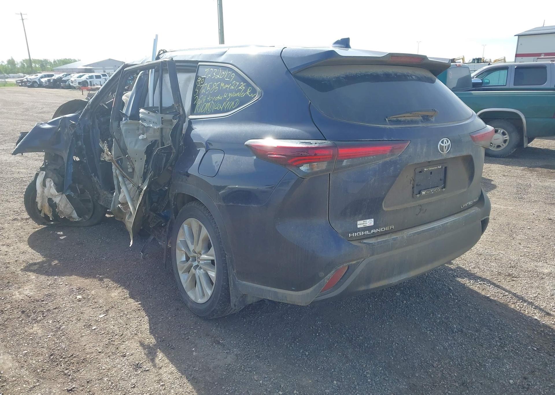 2024 TOYOTA HIGHLANDER LE