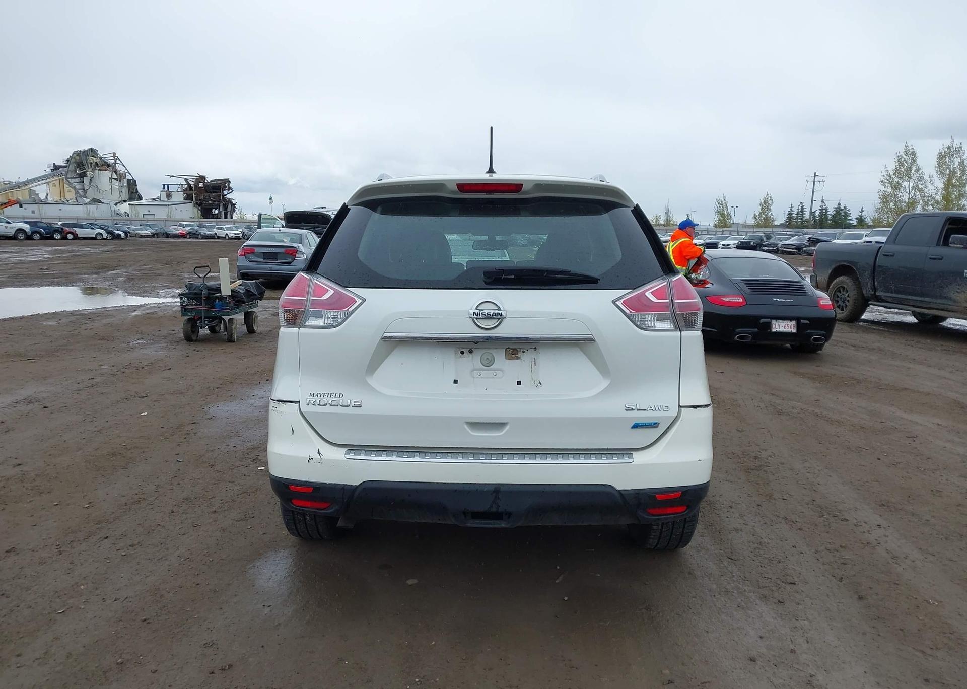 2015 NISSAN ROGUE S