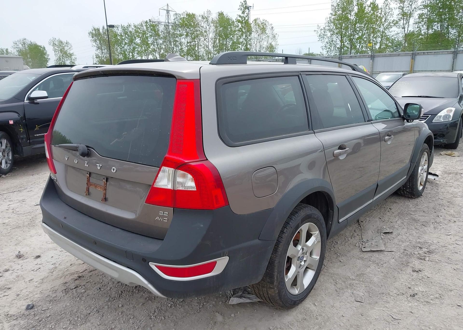 2010 VOLVO XC70 3.2