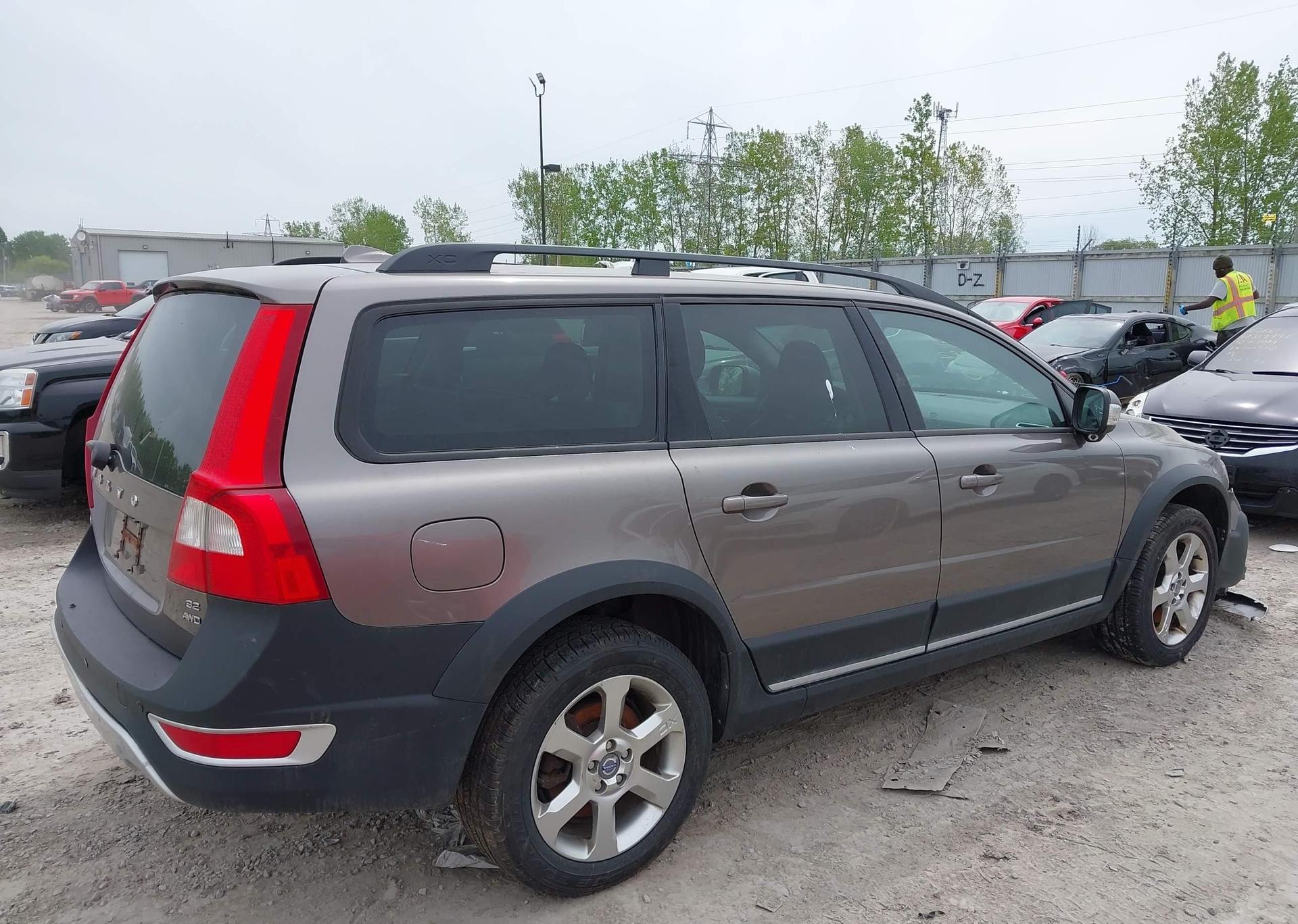 2010 VOLVO XC70 3.2