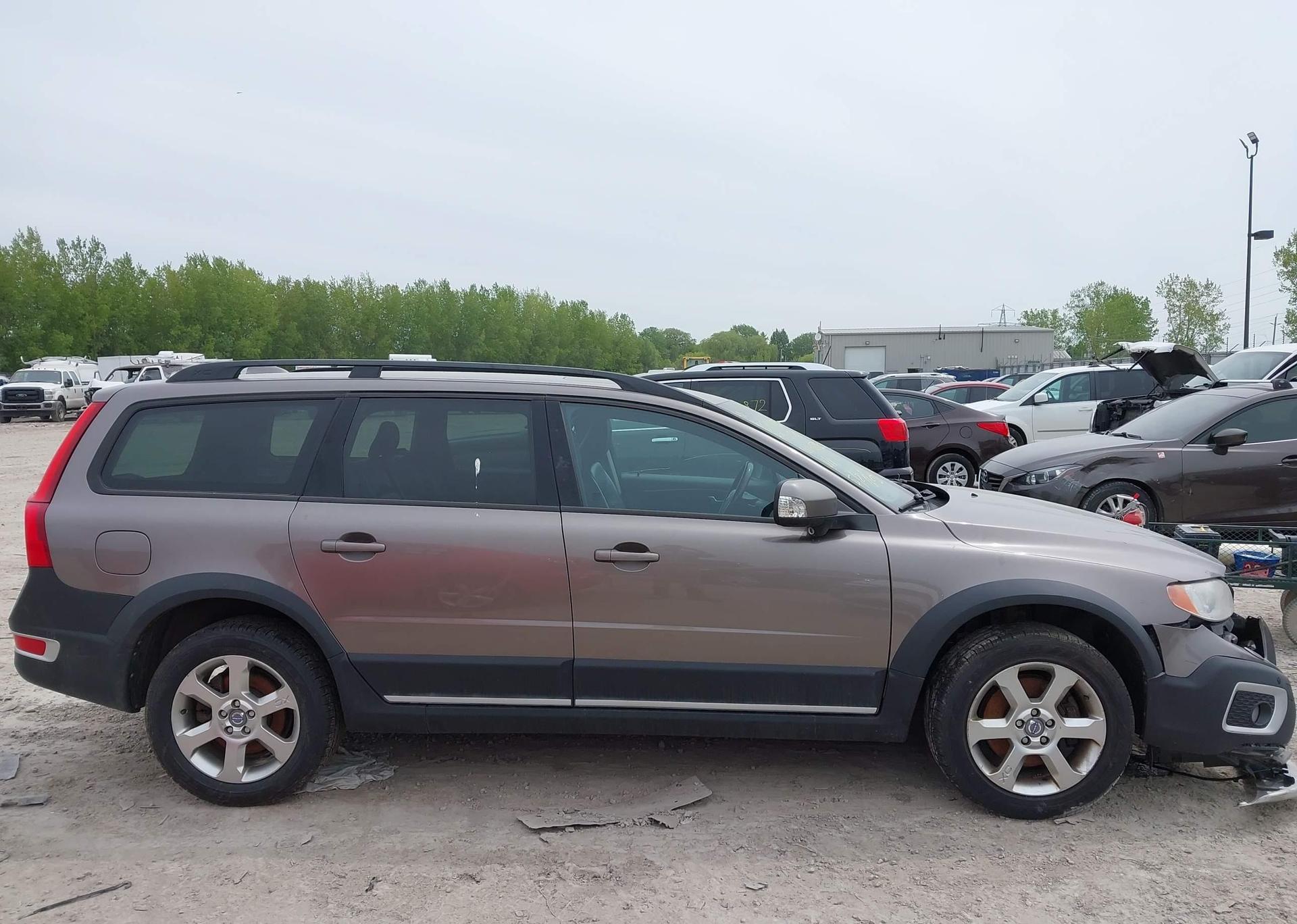 2010 VOLVO XC70 3.2