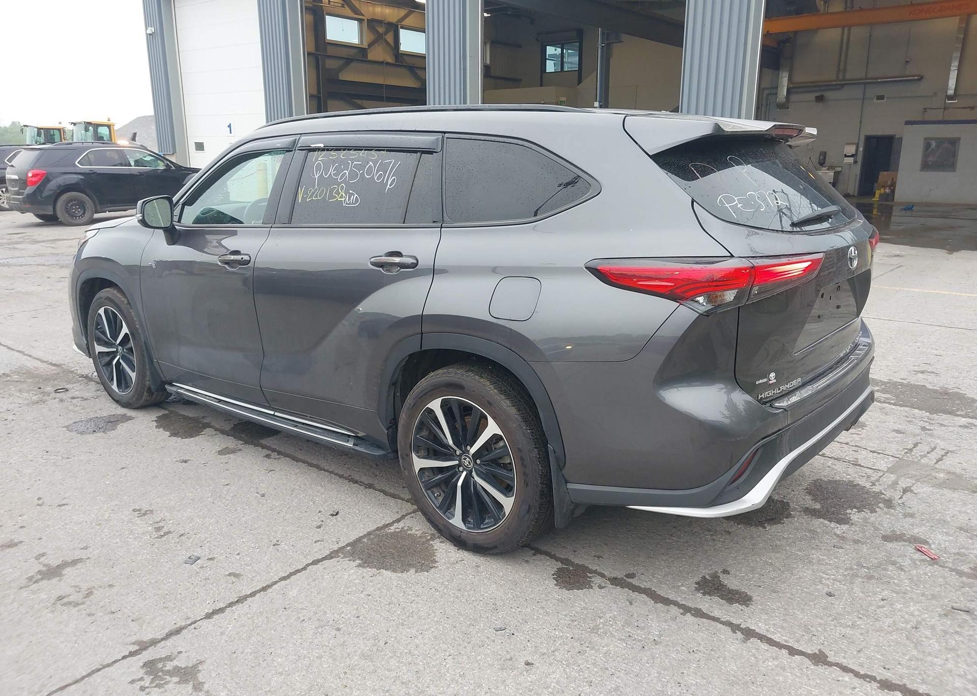 2022 TOYOTA HIGHLANDER XSE