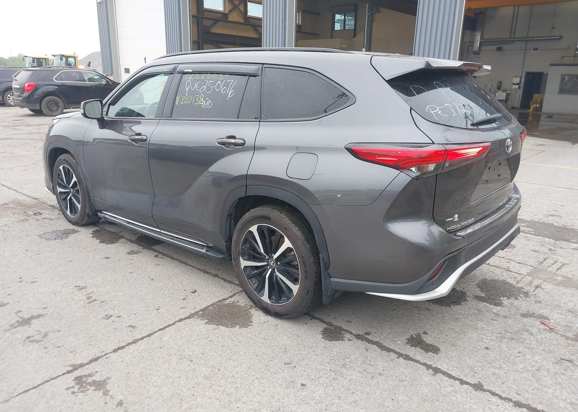 2022 TOYOTA HIGHLANDER XSE