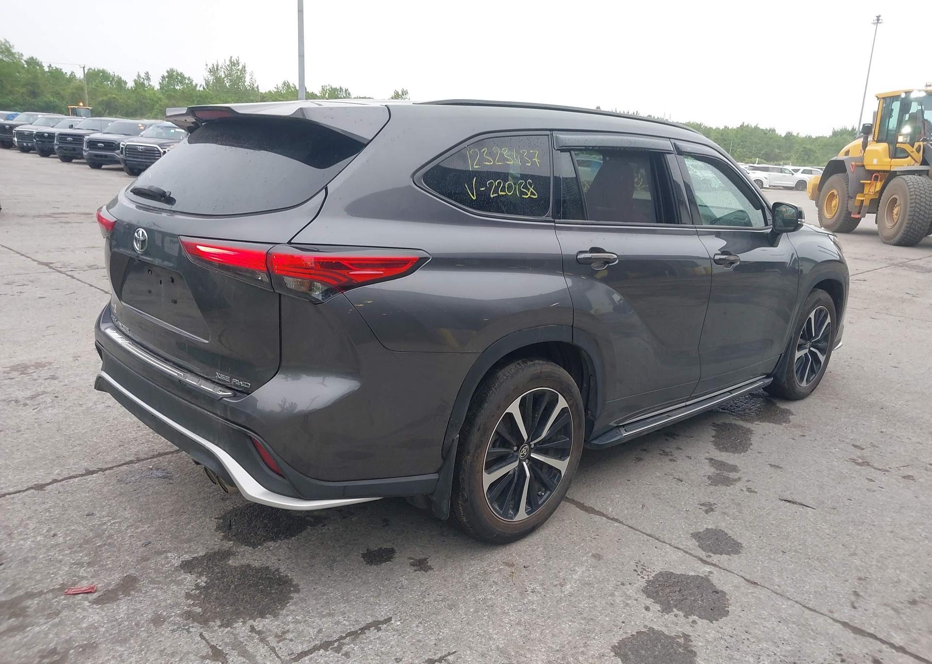 2022 TOYOTA HIGHLANDER XSE