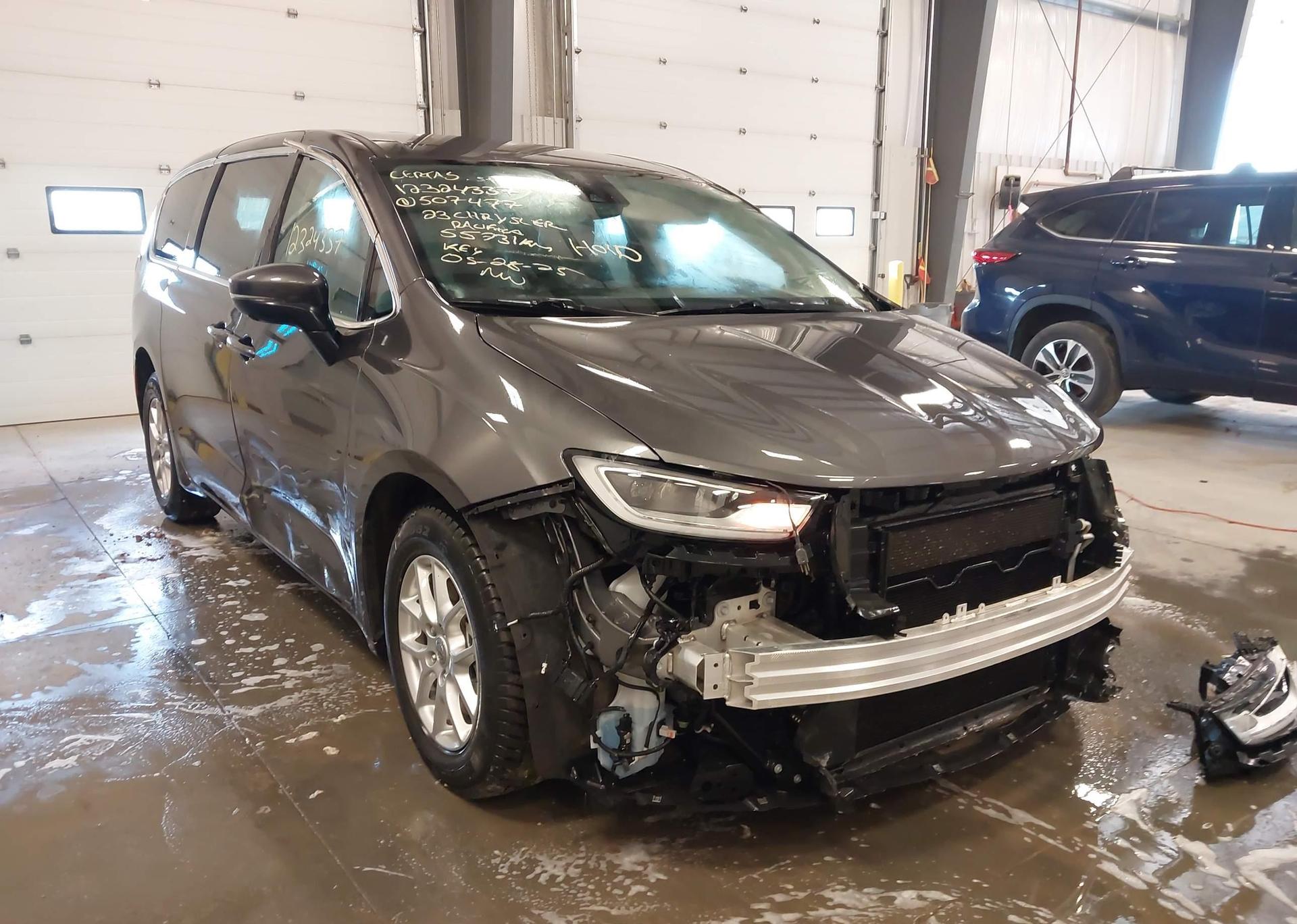 2023 CHRYSLER PACIFICA TOURING L