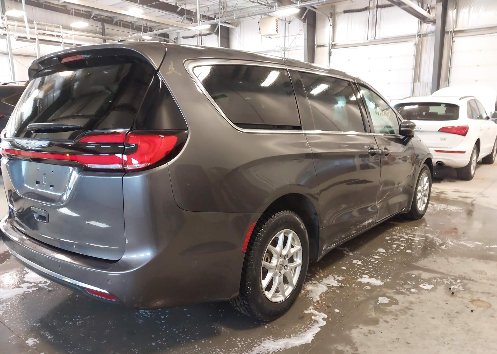 2023 CHRYSLER PACIFICA TOURING L