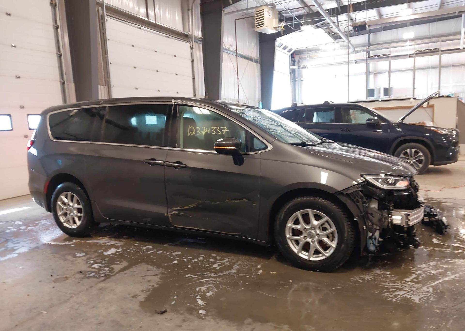 2023 CHRYSLER PACIFICA TOURING L