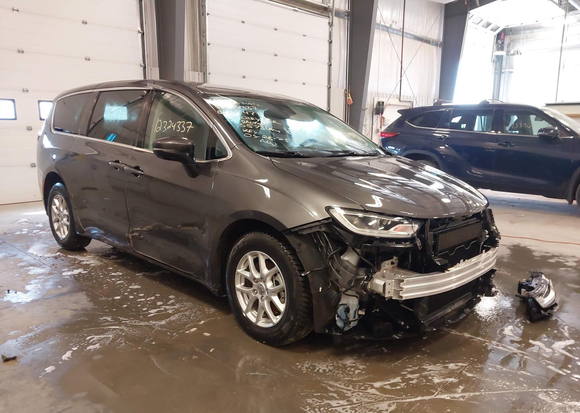 2023 CHRYSLER PACIFICA TOURING L