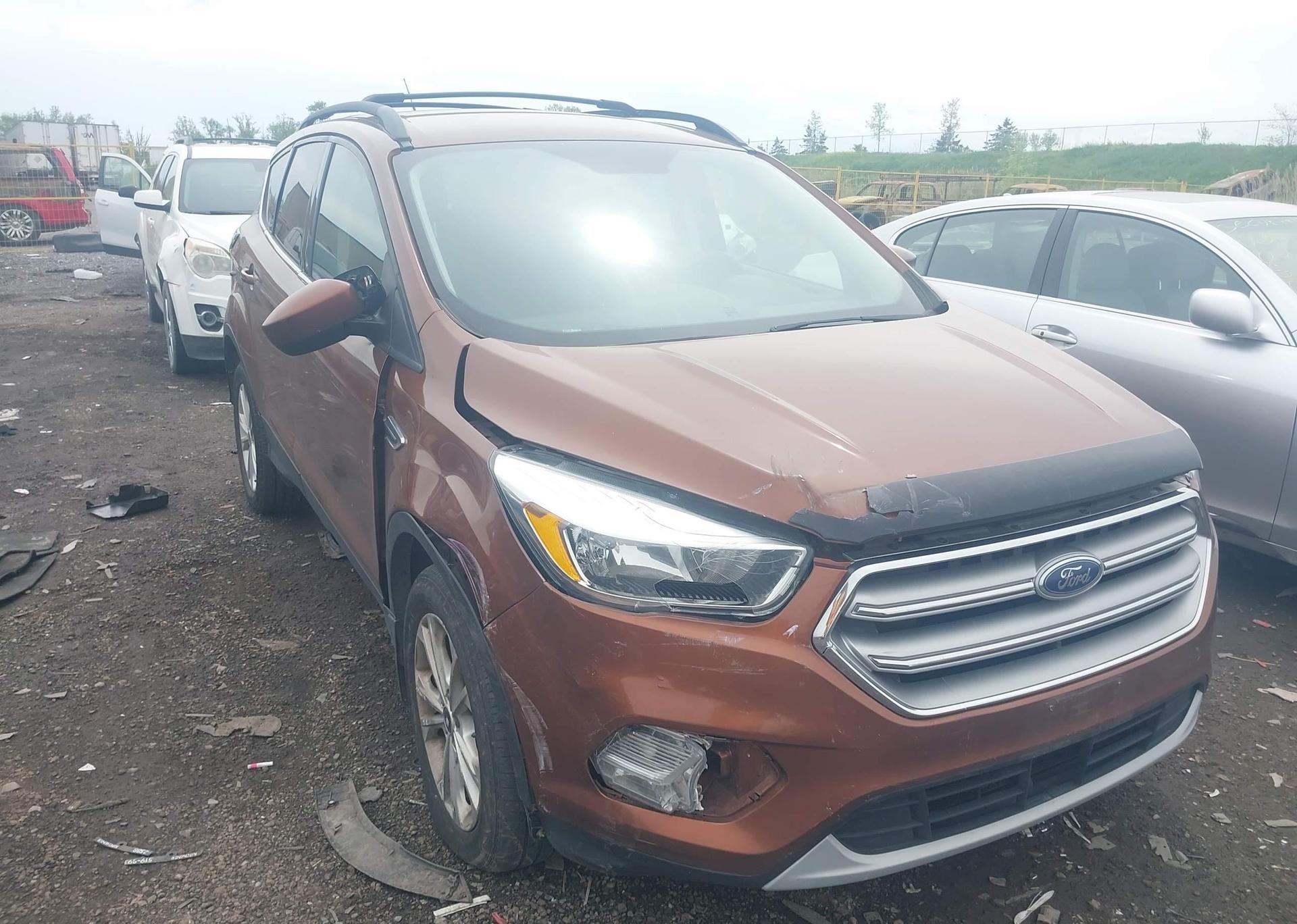 2017 FORD ESCAPE SE