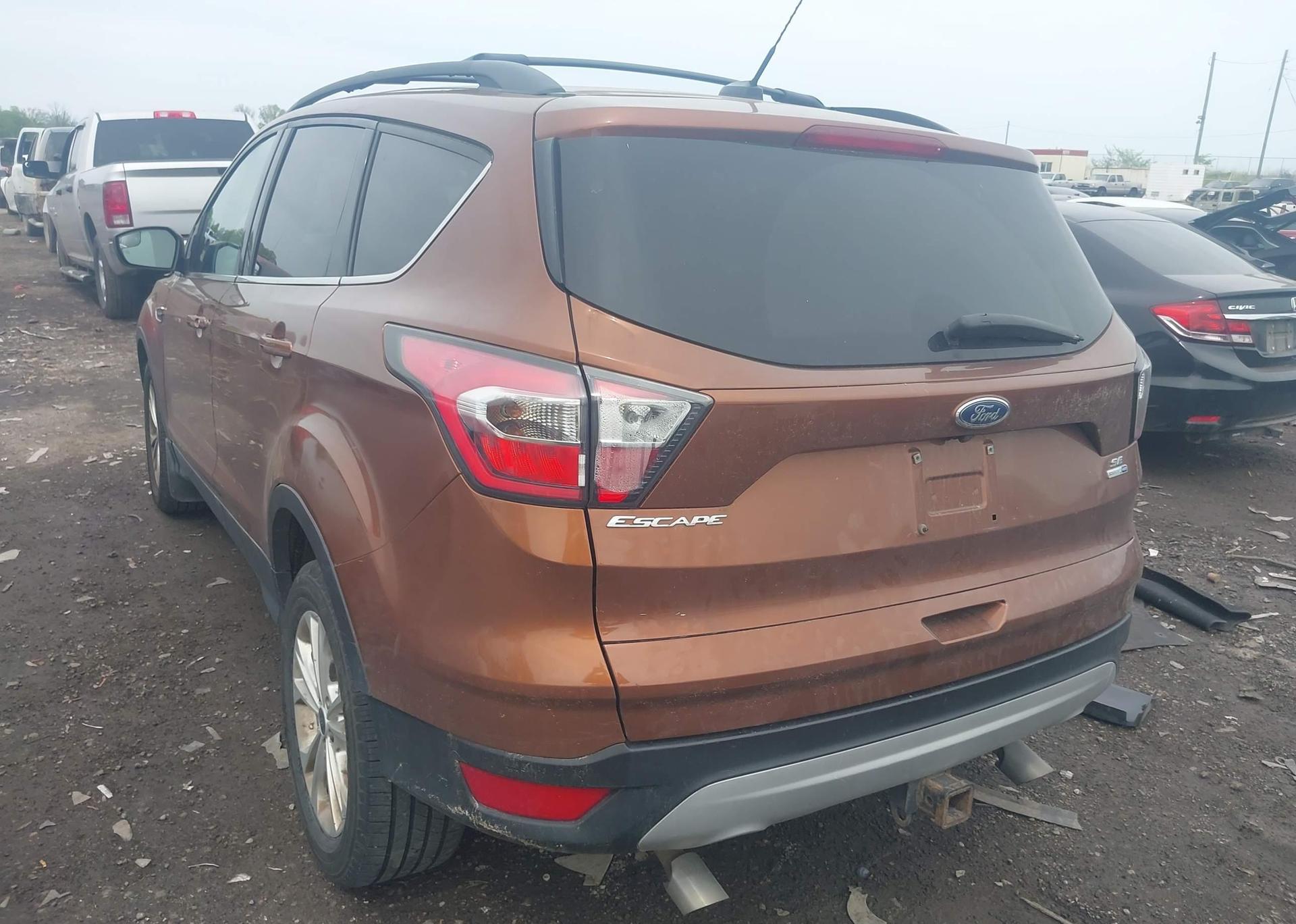 2017 FORD ESCAPE SE