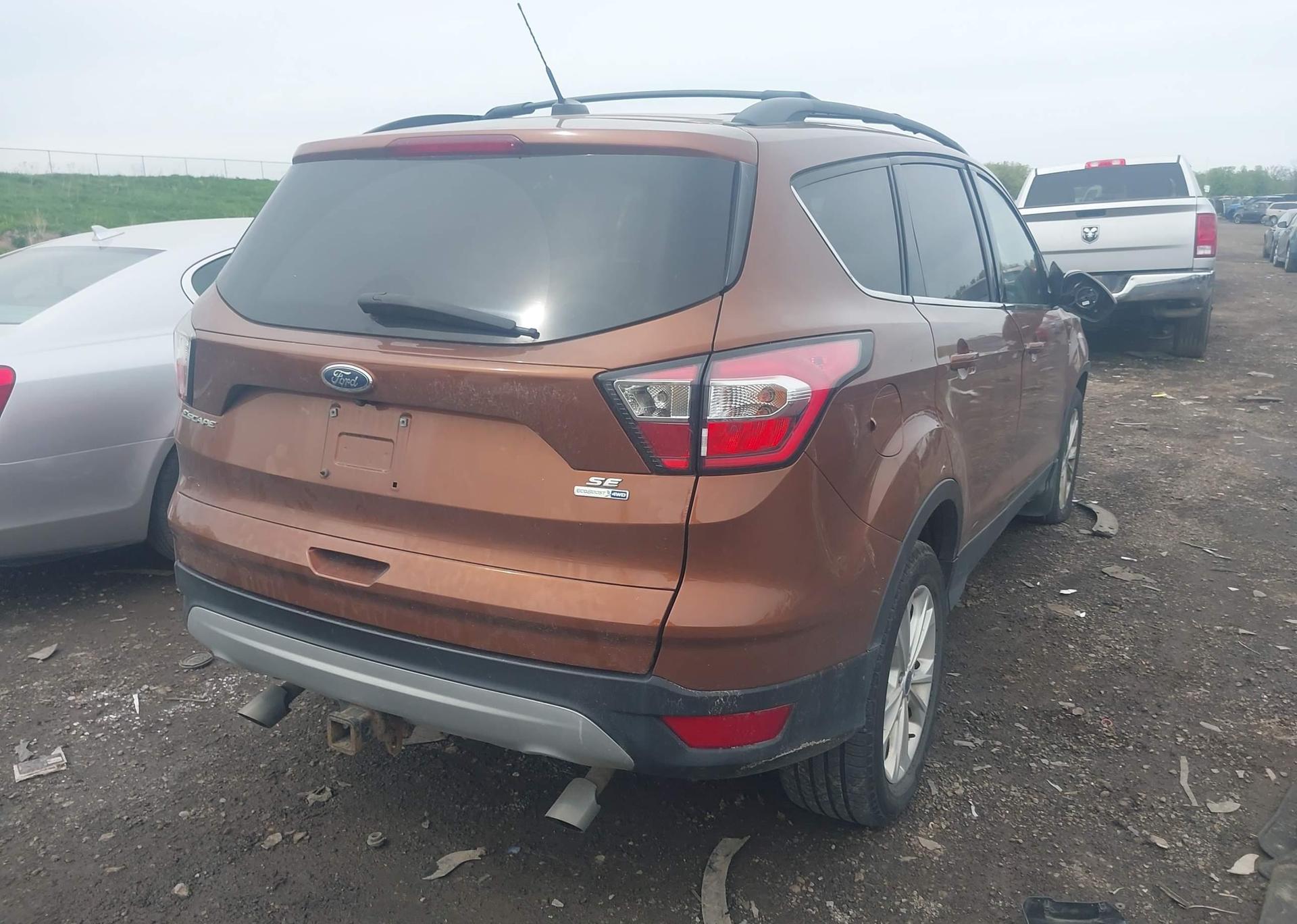 2017 FORD ESCAPE SE