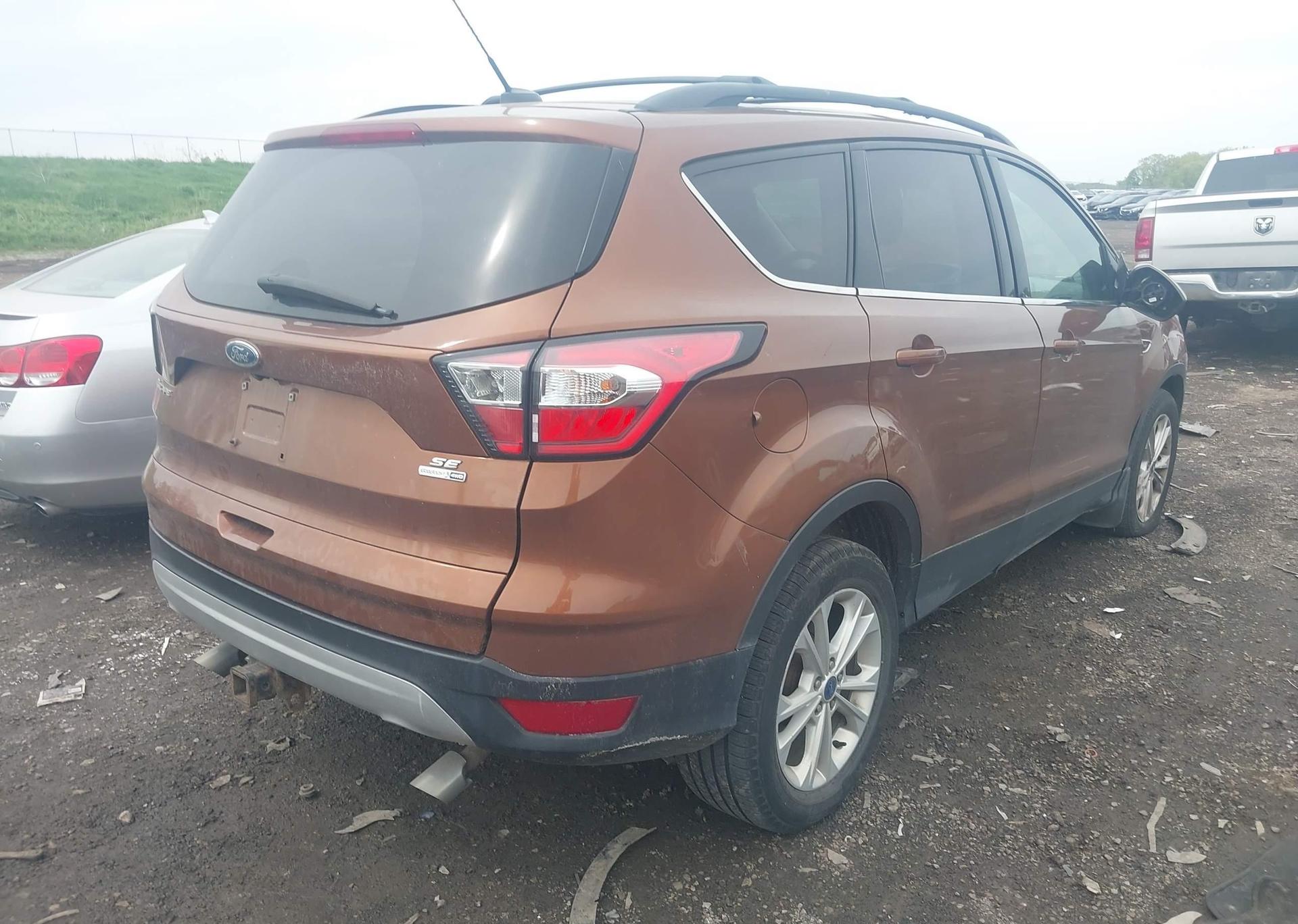 2017 FORD ESCAPE SE