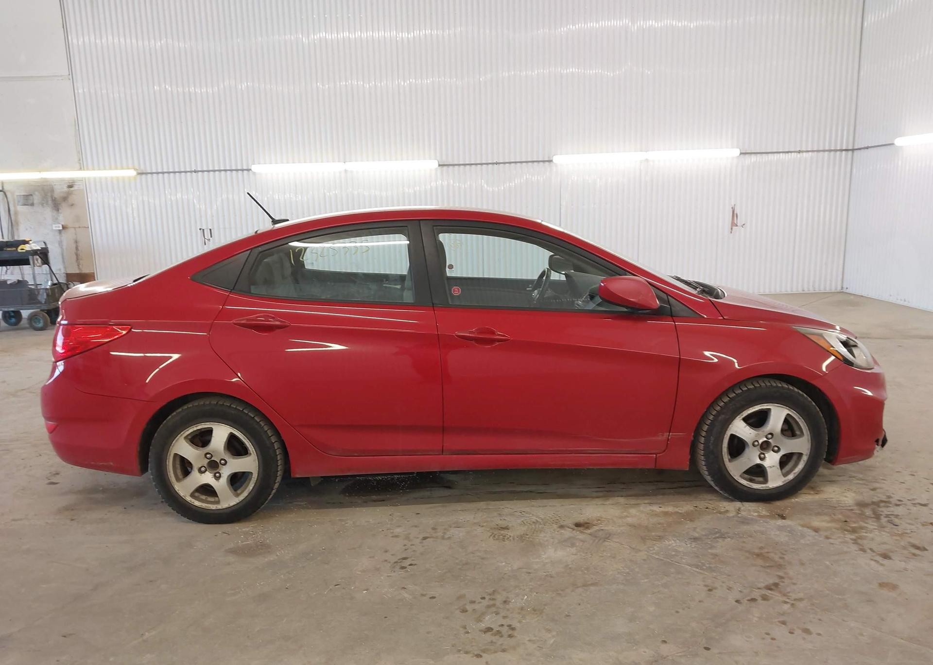 2012 HYUNDAI ACCENT GLS