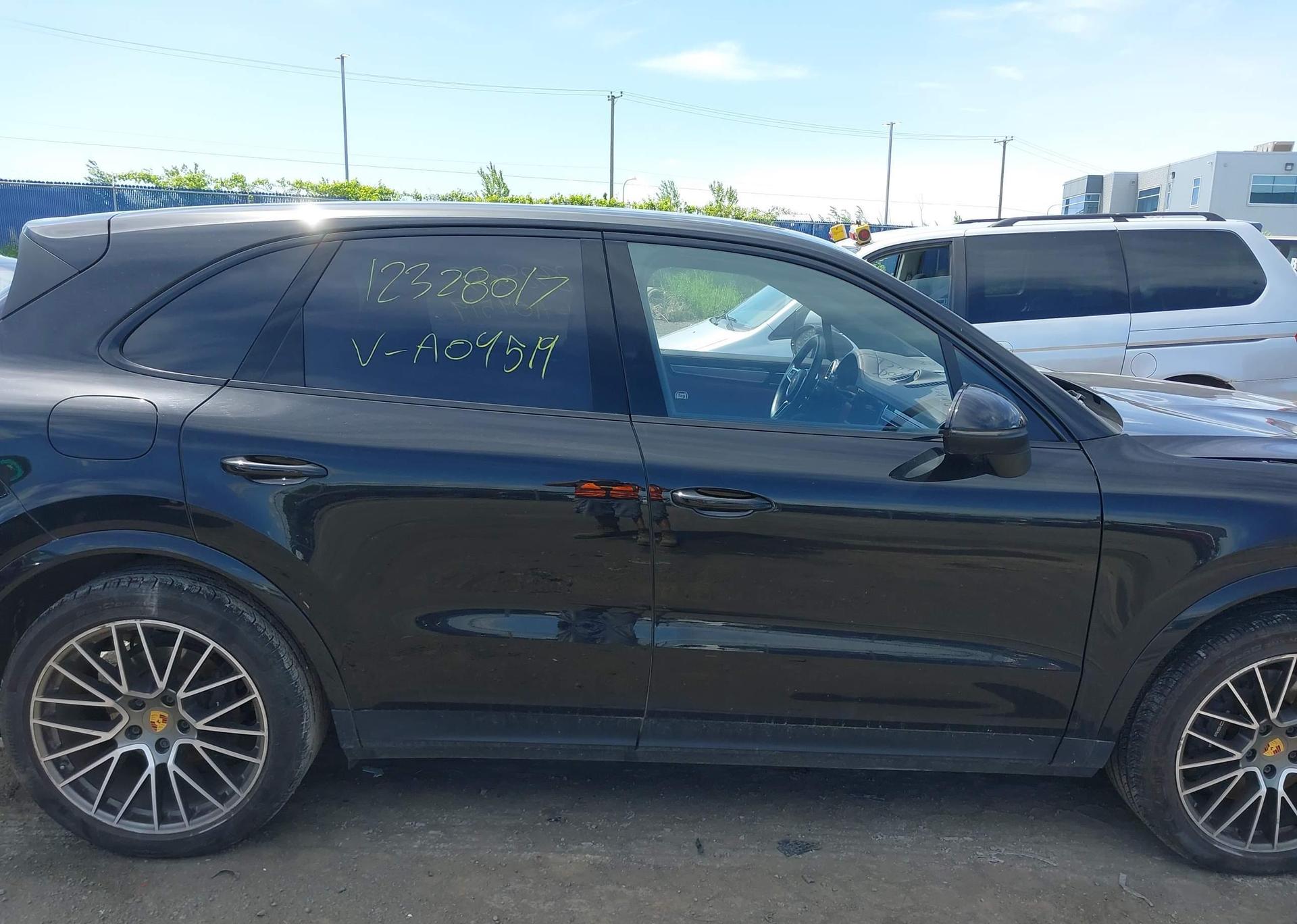 2023 PORSCHE CAYENNE PLATINUM EDITION