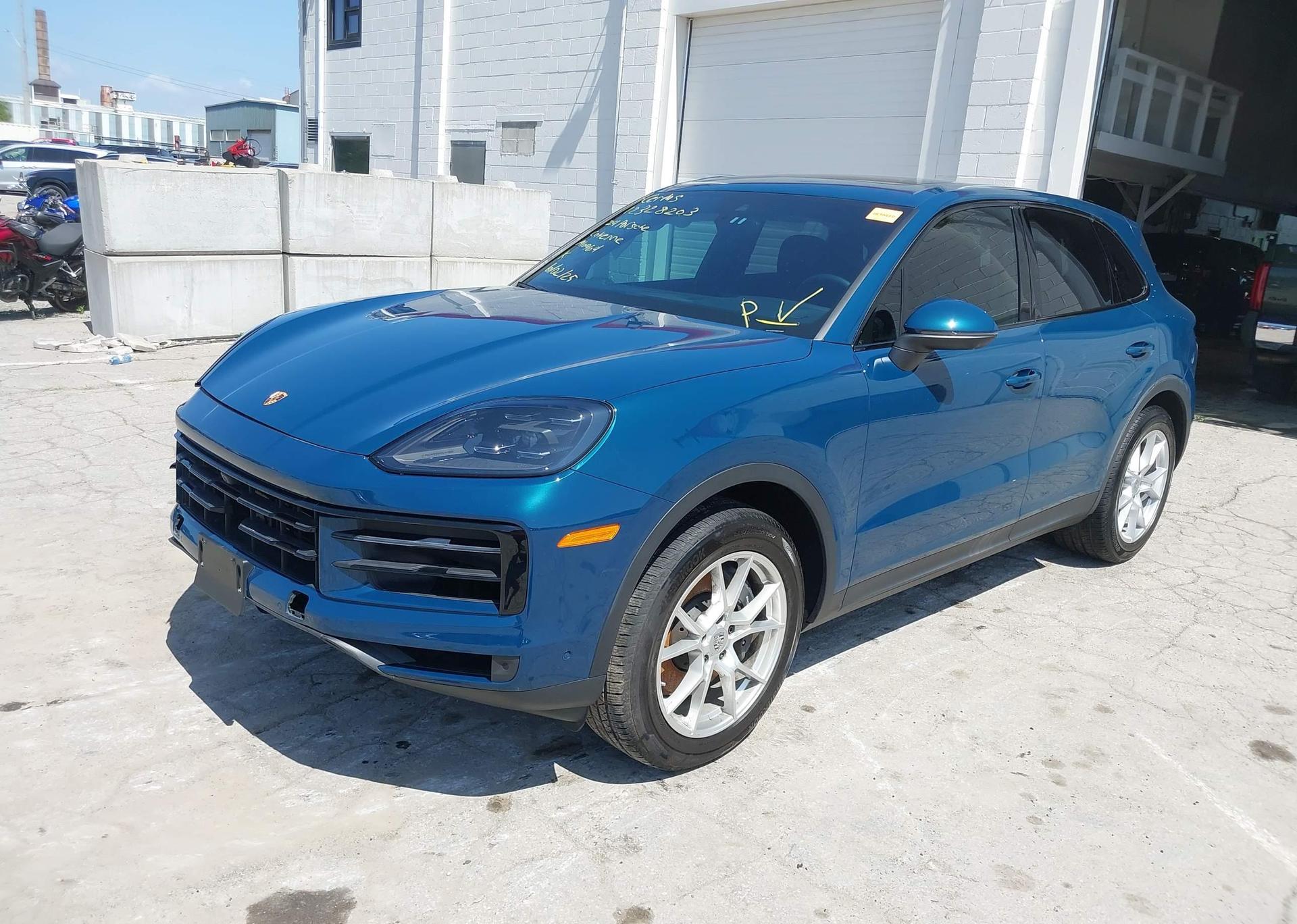 2024 PORSCHE CAYENNE
