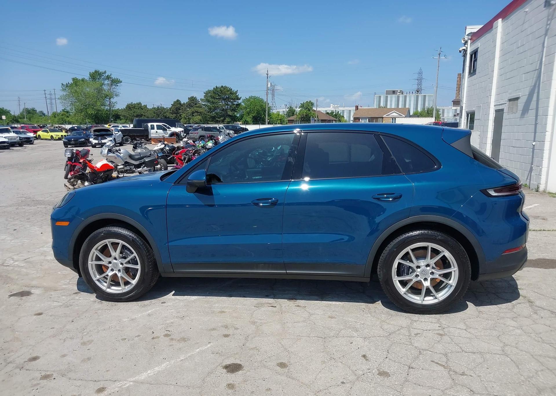 2024 PORSCHE CAYENNE