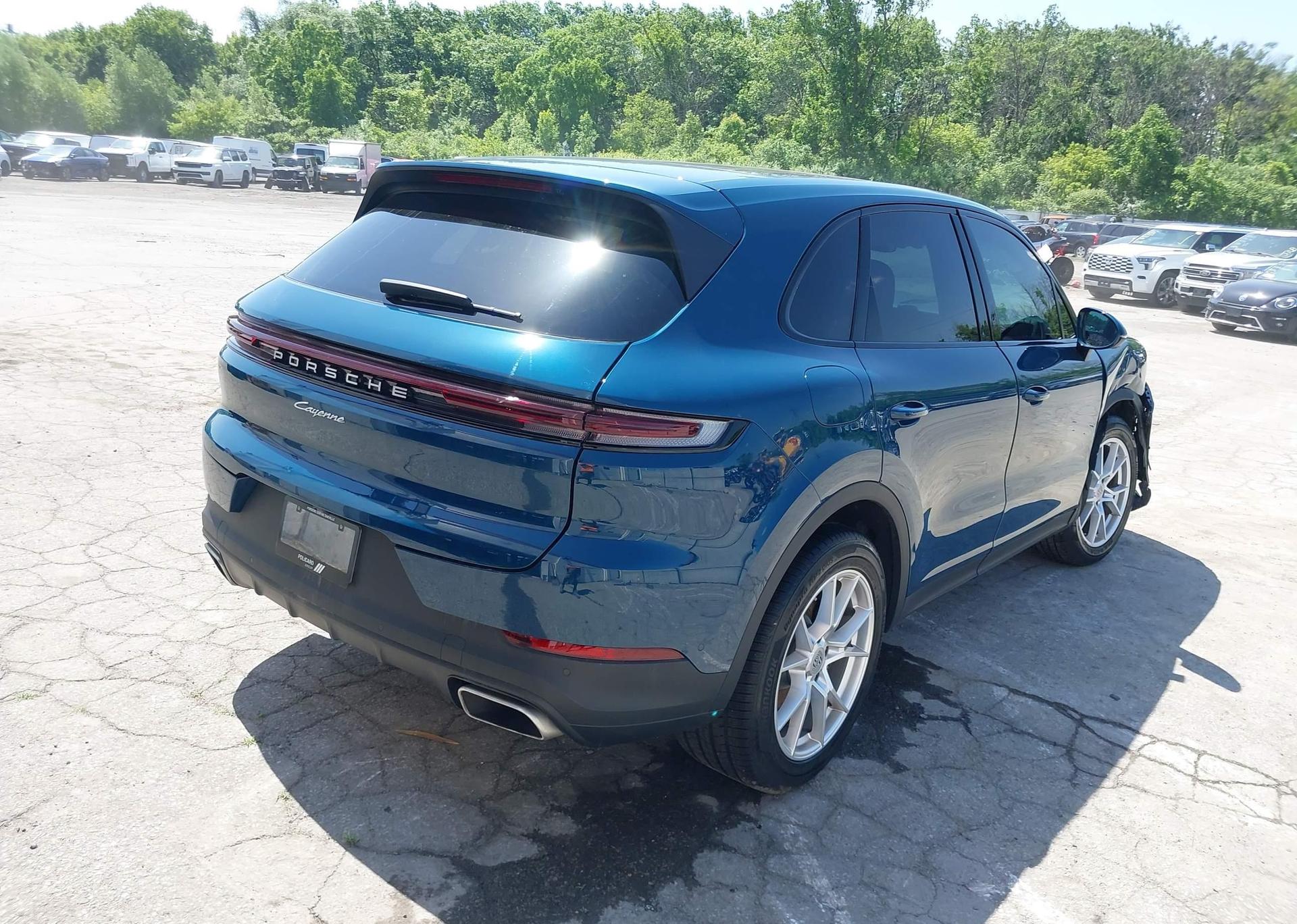 2024 PORSCHE CAYENNE