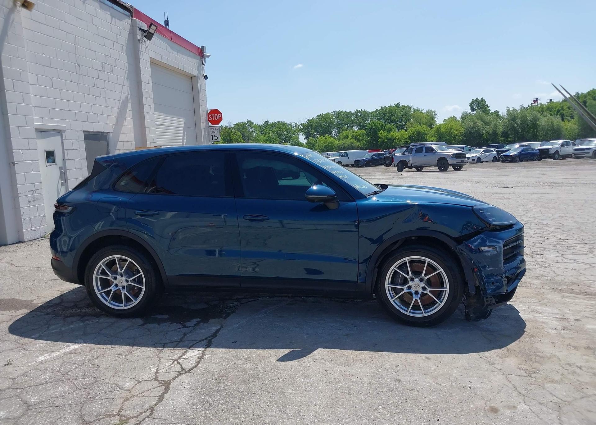2024 PORSCHE CAYENNE