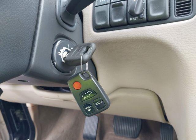 2004 VOLVO C70 HT