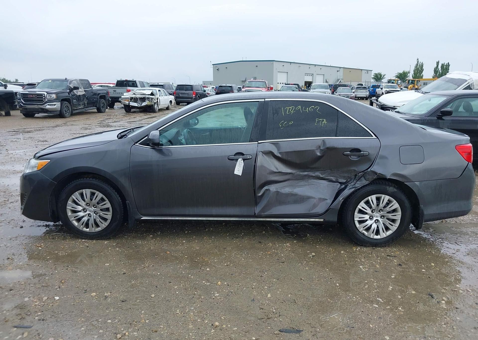2014 TOYOTA CAMRY