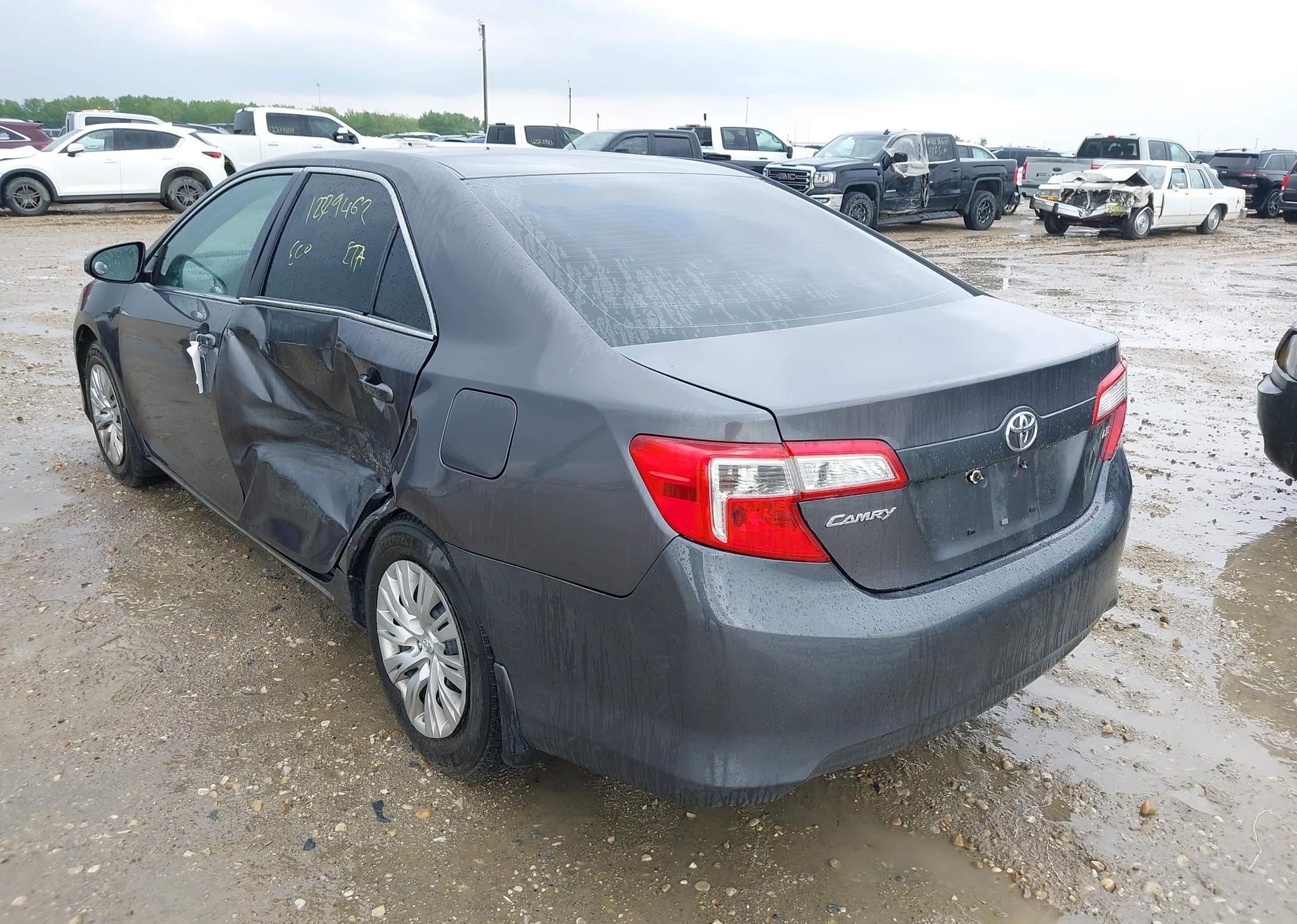 2014 TOYOTA CAMRY