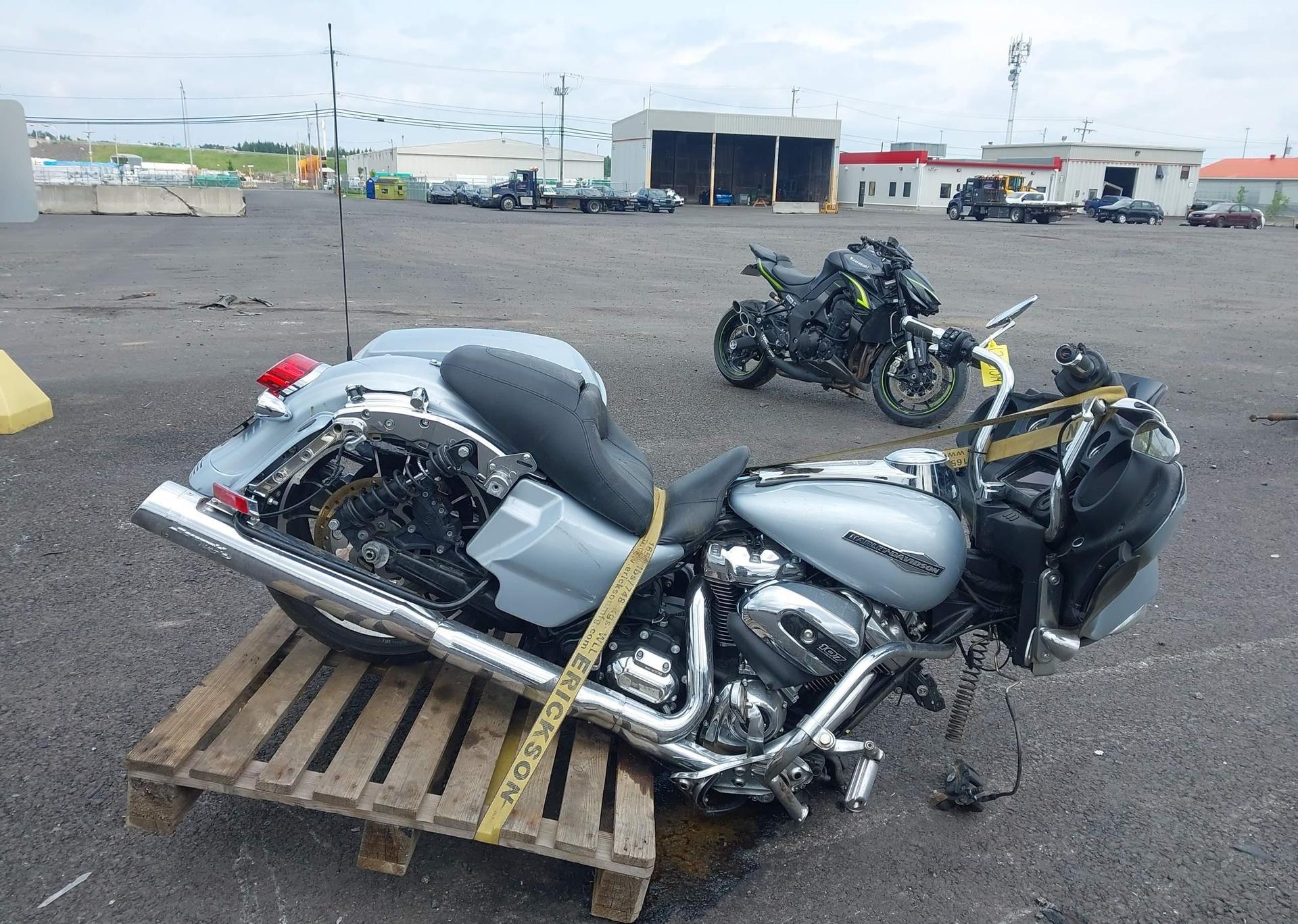2023 HARLEY-DAVIDSON FLHX