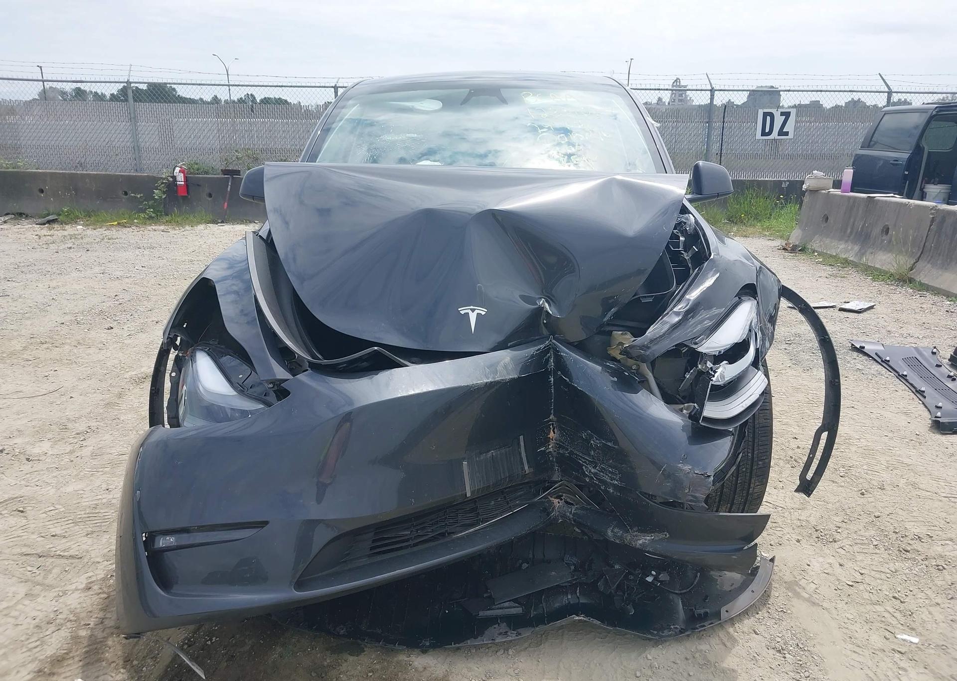 2024 TESLA MODEL Y