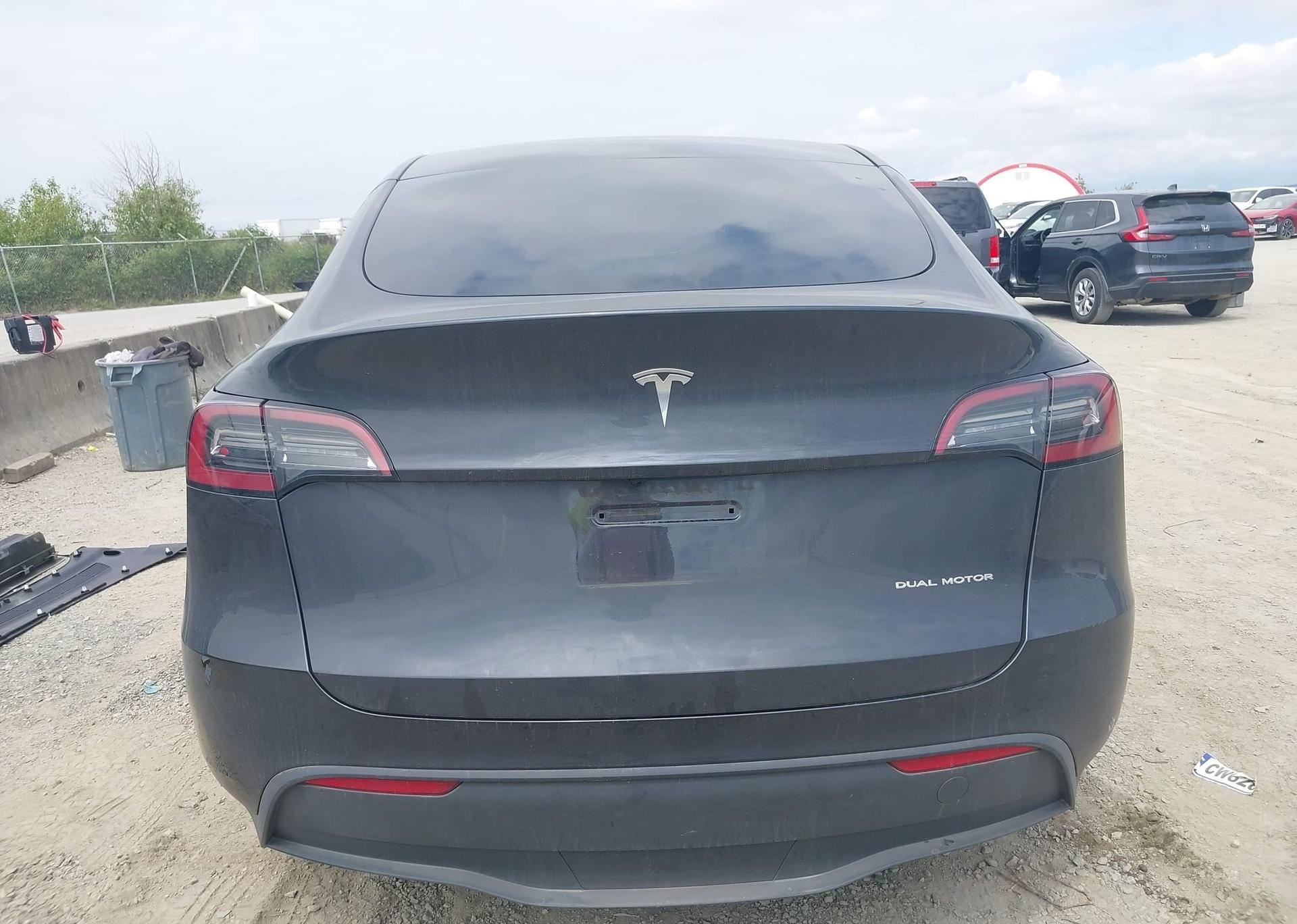 2024 TESLA MODEL Y