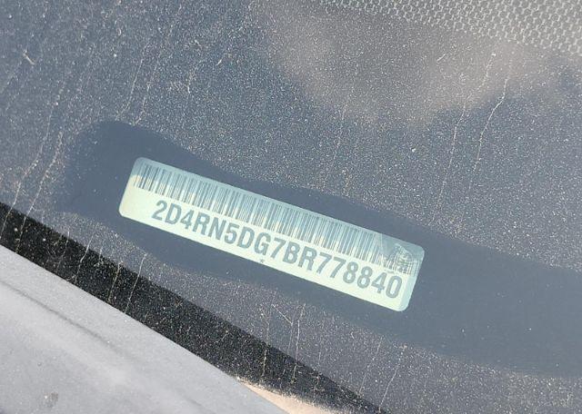 2011 DODGE GRAND CARAVAN CREW