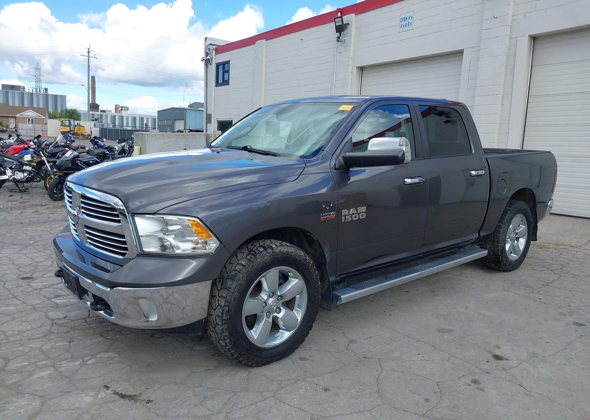 2015 RAM 1500 SLT
