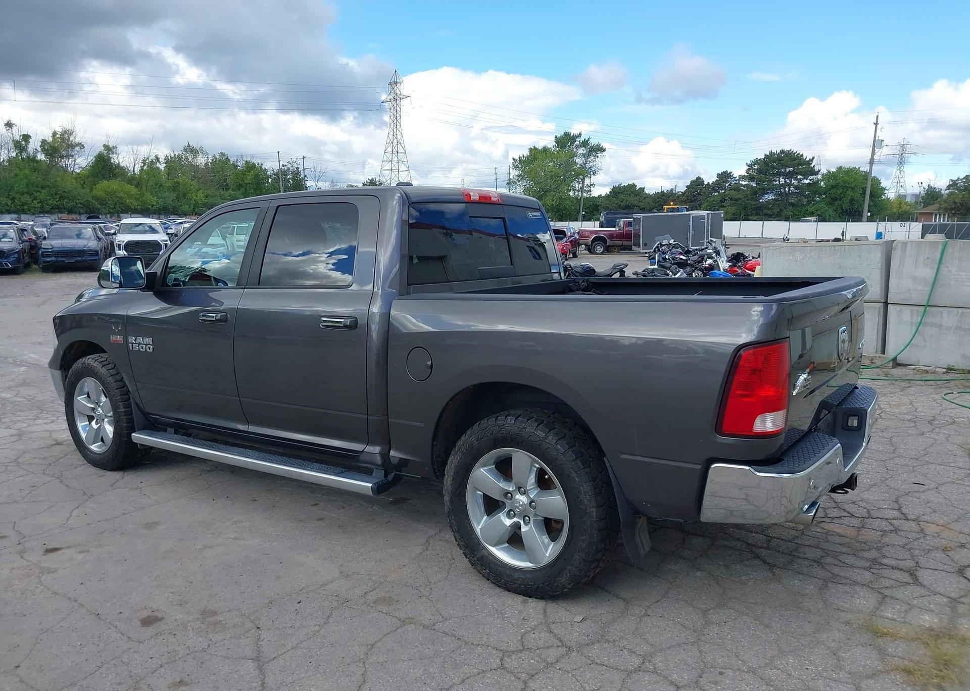 2015 RAM 1500 SLT