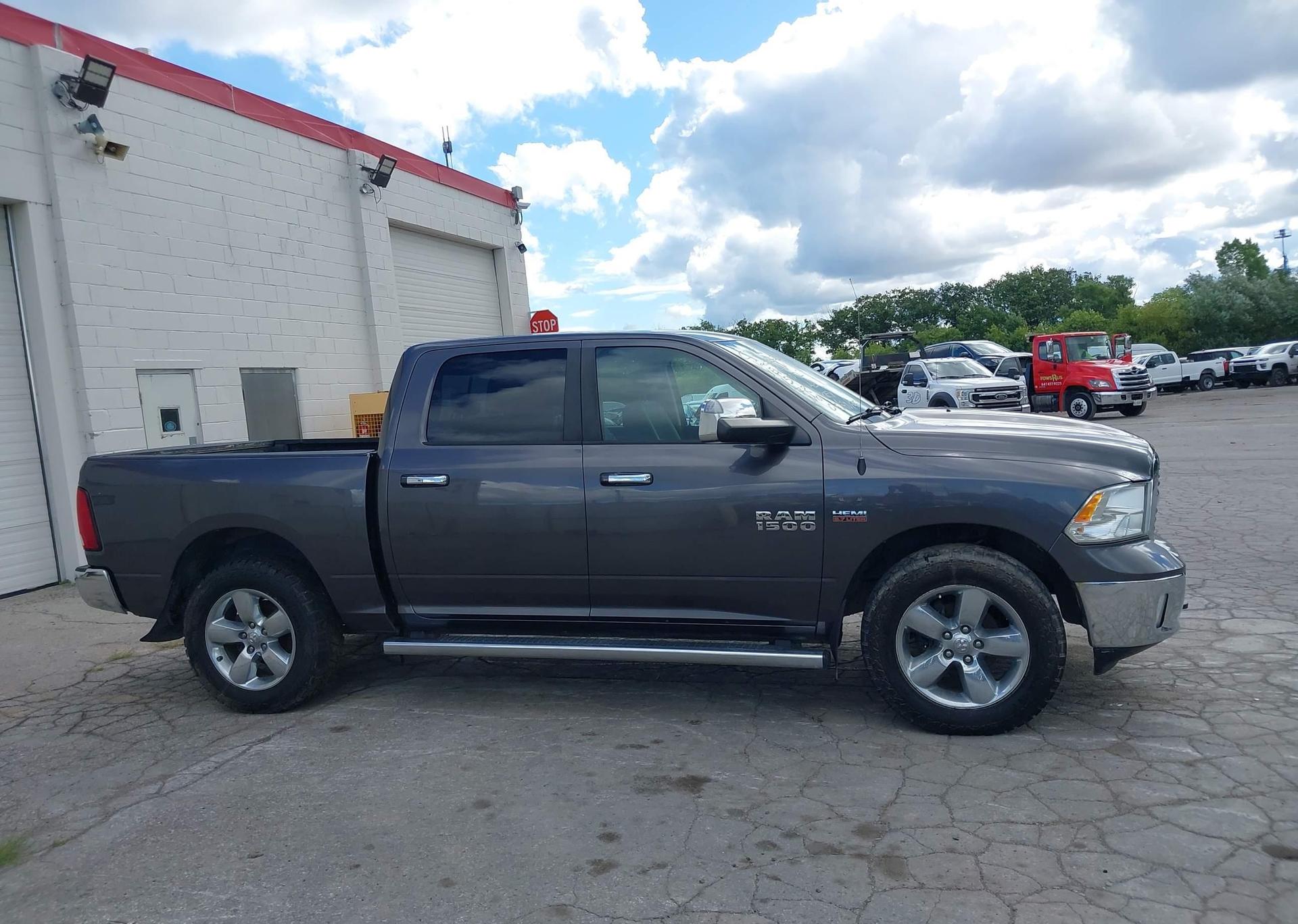 2015 RAM 1500 SLT
