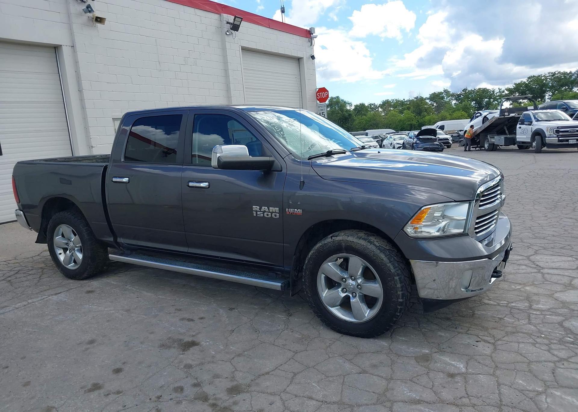 2015 RAM 1500 SLT