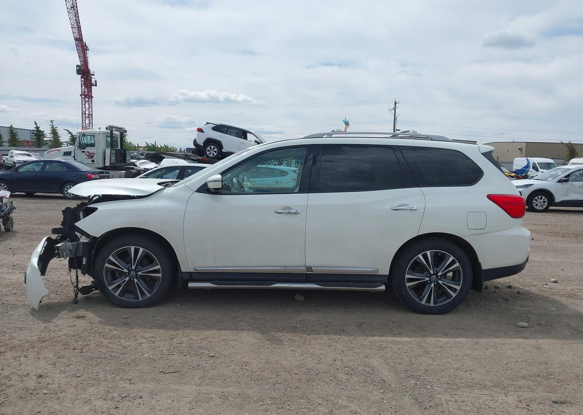 2017 NISSAN PATHFINDER PLATINUM