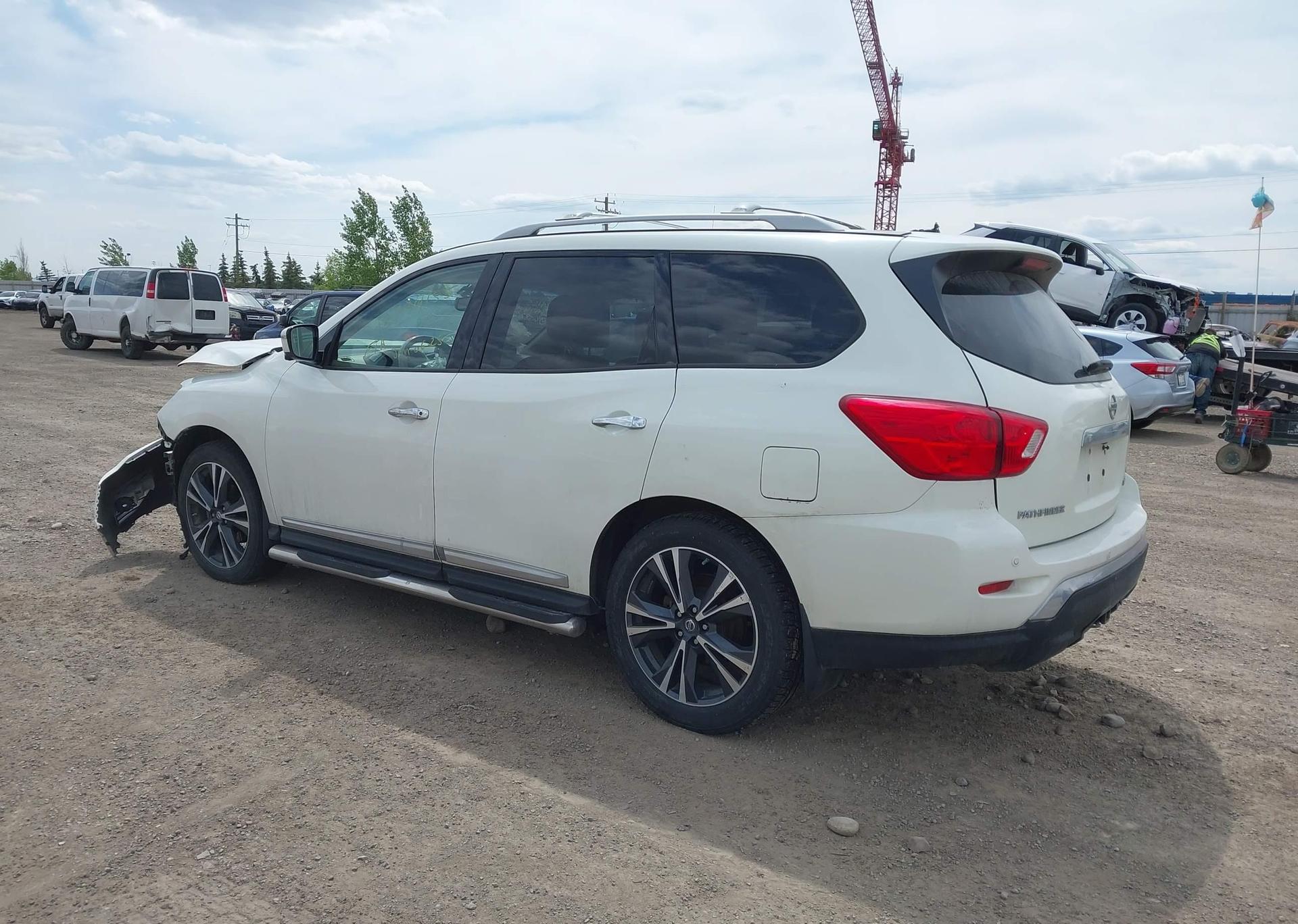 2017 NISSAN PATHFINDER PLATINUM