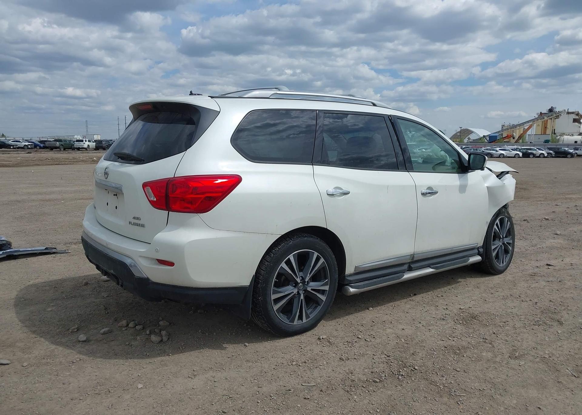 2017 NISSAN PATHFINDER PLATINUM