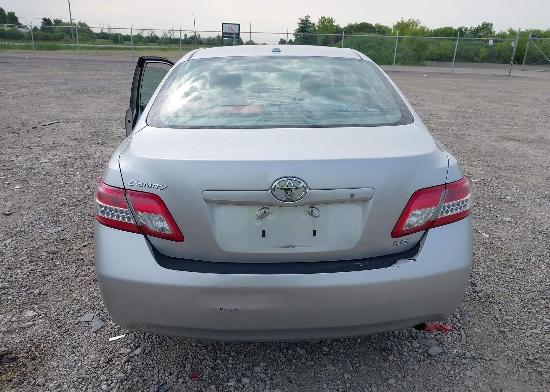 2010 TOYOTA CAMRY SE