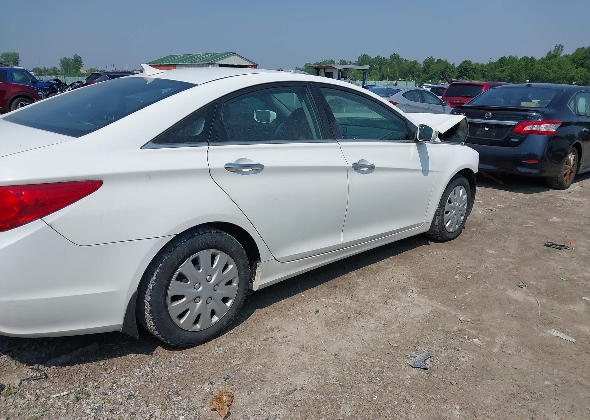2011 HYUNDAI SONATA SE