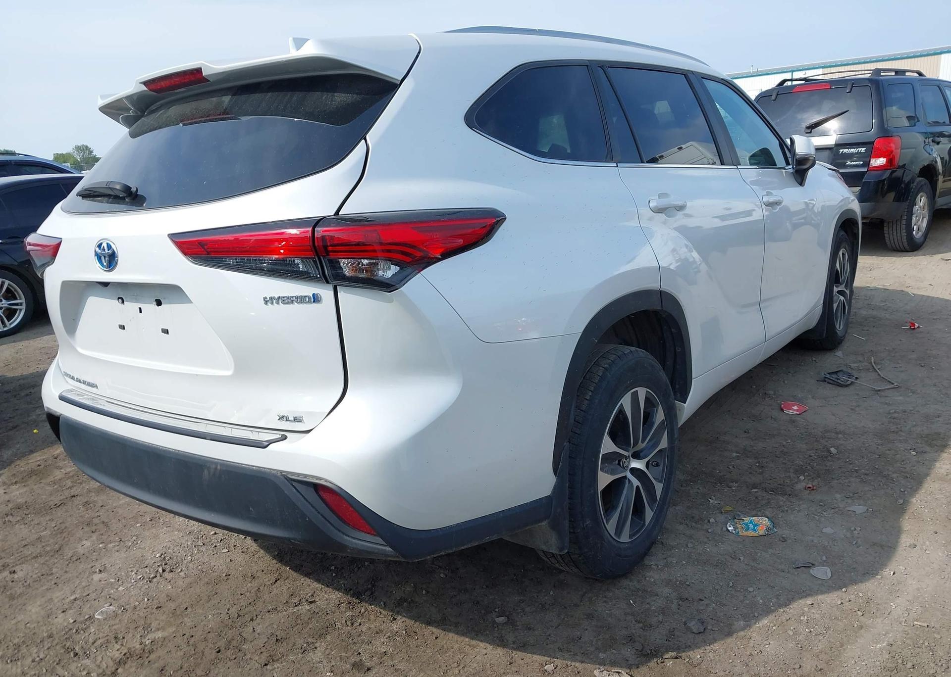 2023 TOYOTA HIGHLANDER HYBRID XLE