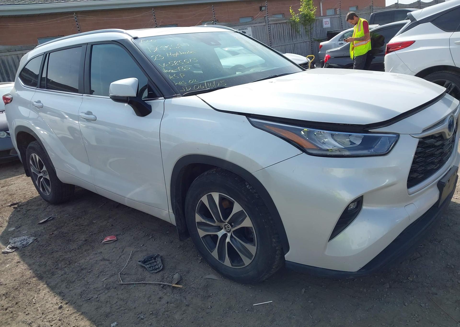 2023 TOYOTA HIGHLANDER HYBRID XLE