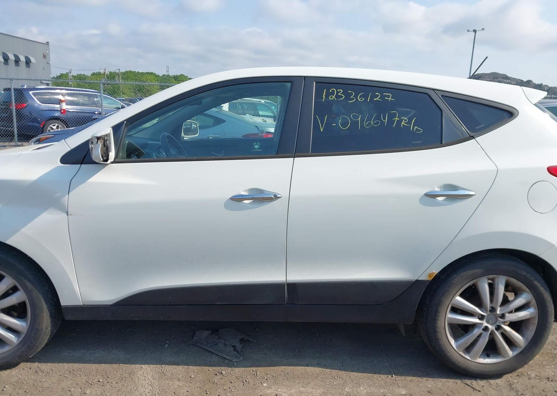 2010 HYUNDAI TUCSON LIMITED