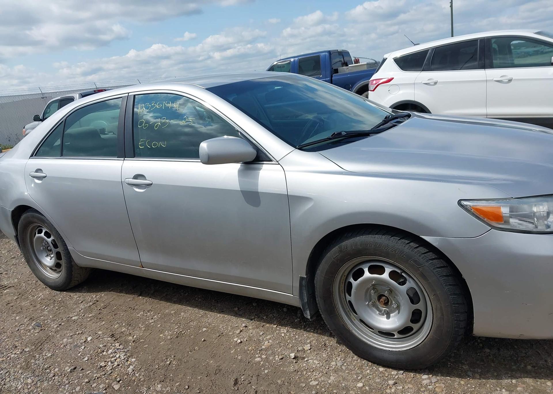 2011 TOYOTA CAMRY LE