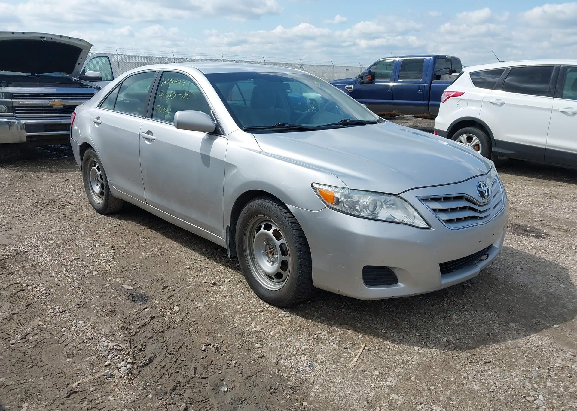 2011 TOYOTA CAMRY LE