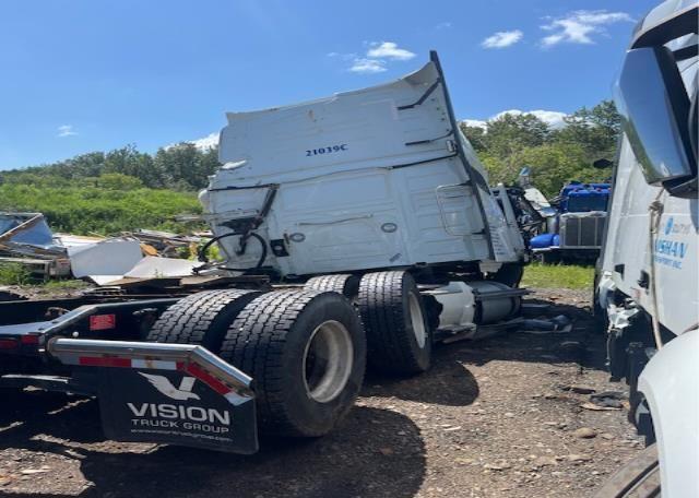 2022 VOLVO tractor