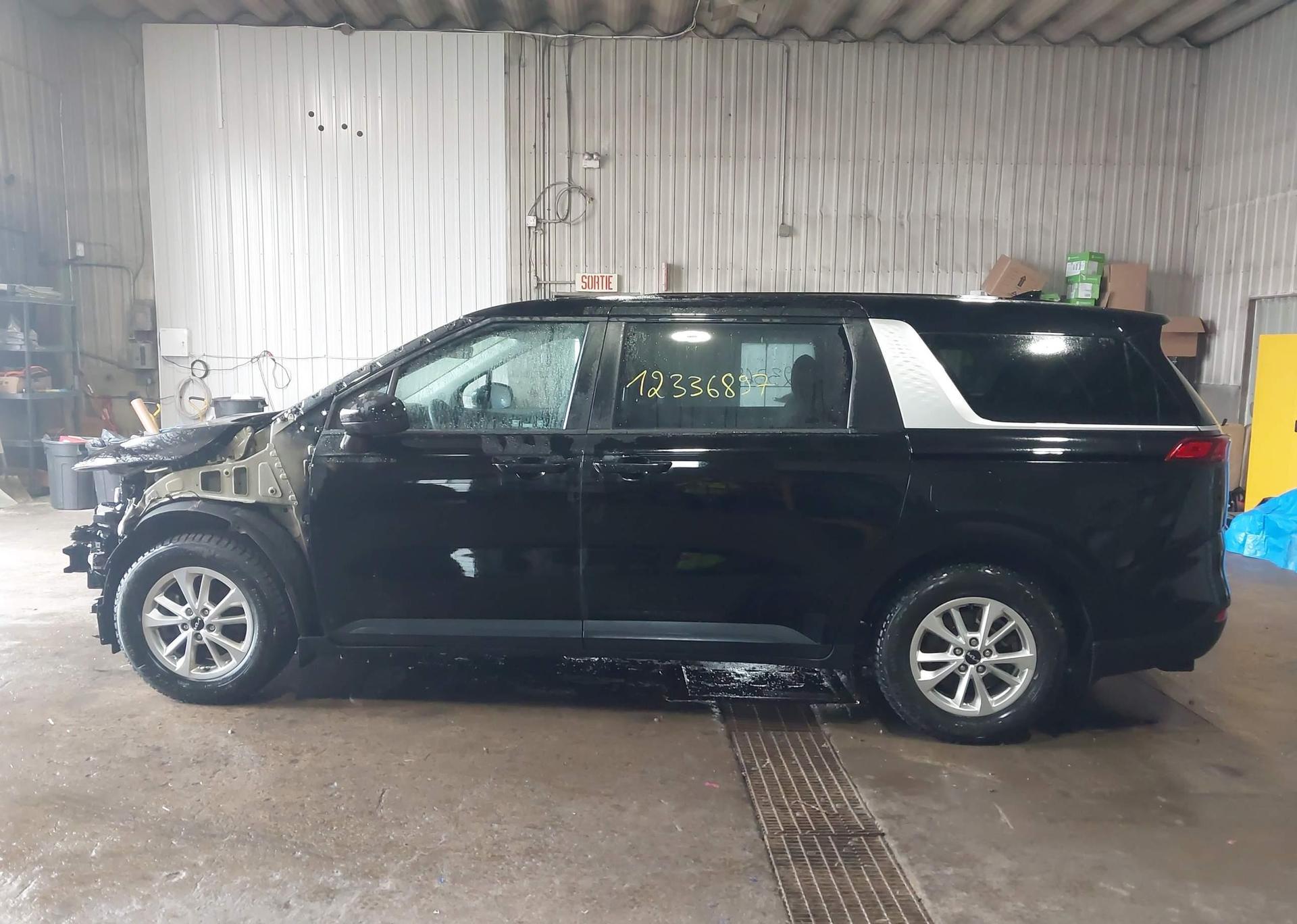 2023 KIA CARNIVAL LX
