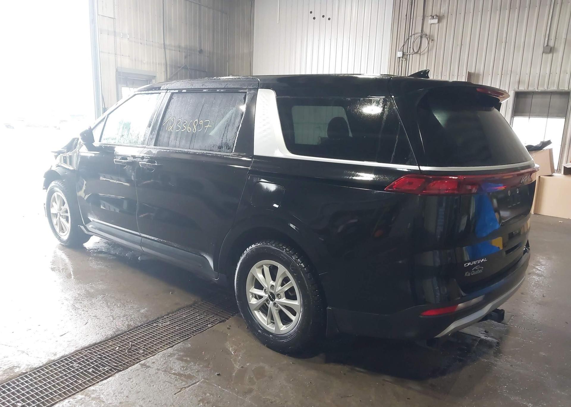 2023 KIA CARNIVAL LX