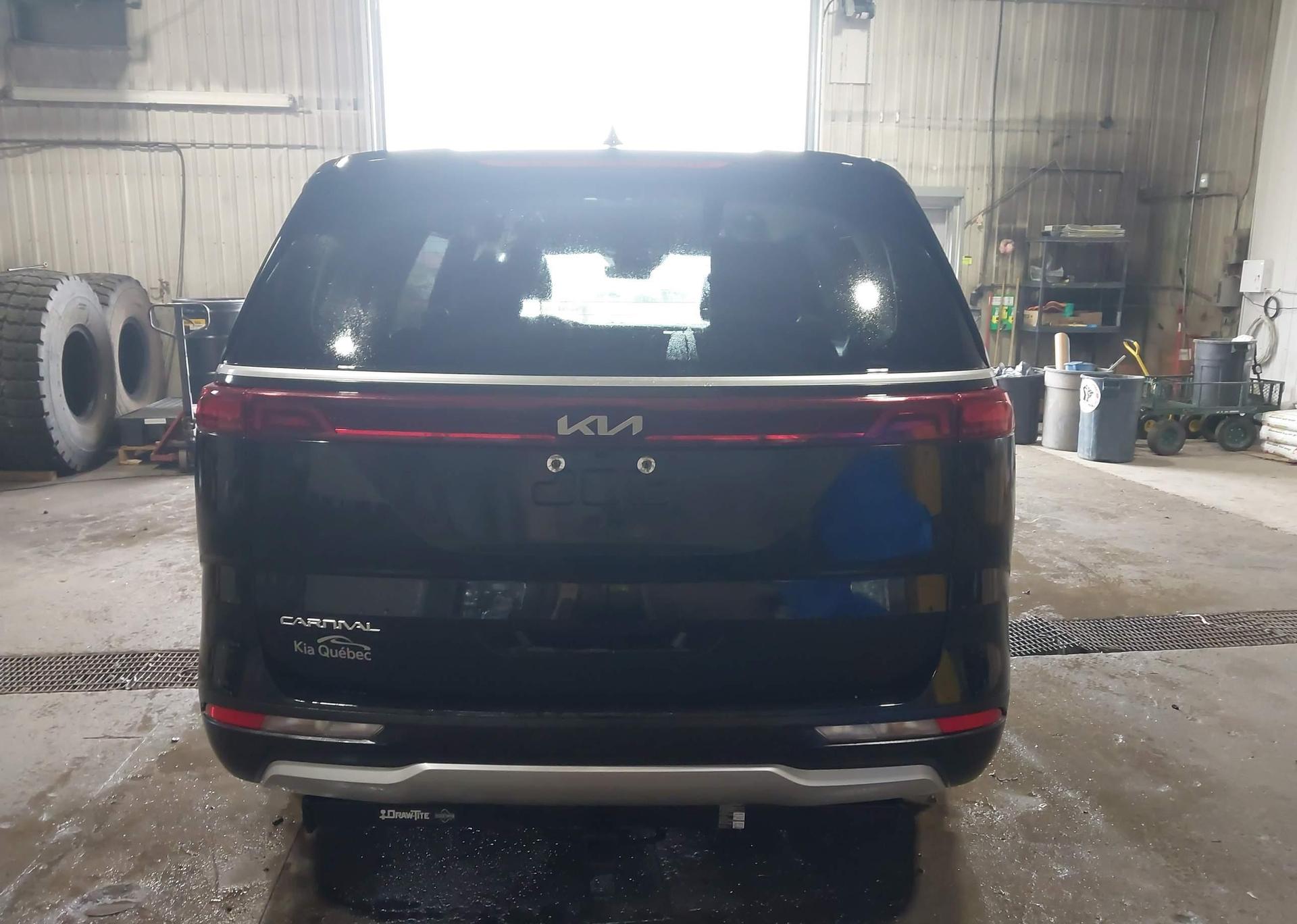 2023 KIA CARNIVAL LX
